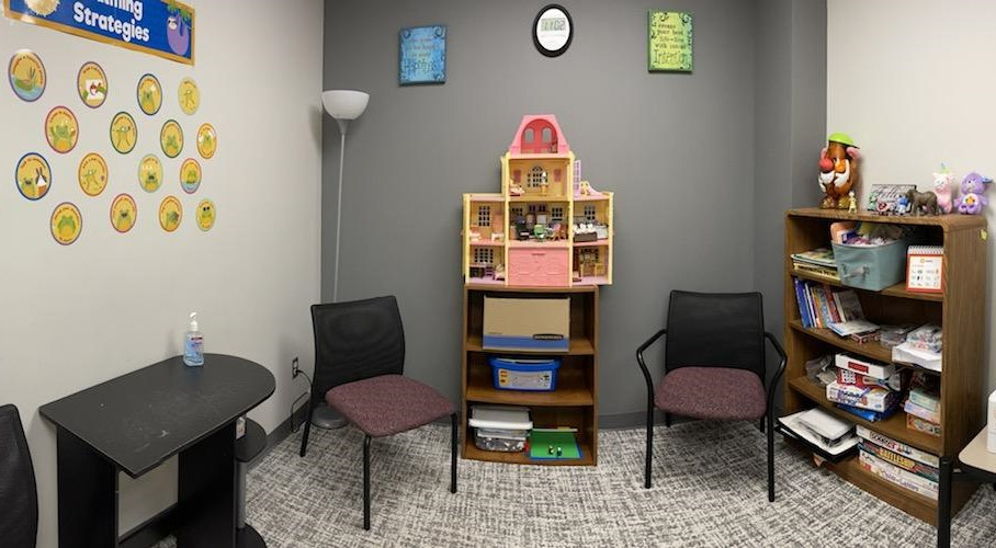 Summit Pointe youth outpatient room